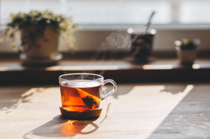 الشاي، تاريخ عريق ممتد من قصور الأباطرة، إلى حفلات الملوك ثم إلى موائد البسطاء